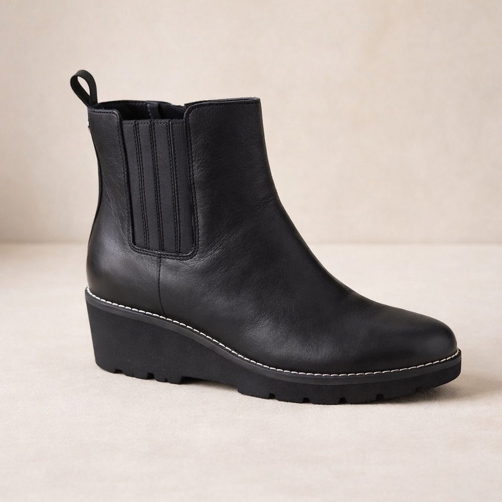 Vionic Women’s Ankle Boots 7.5 Black Water Repellent Wedge Comfort Chelsea